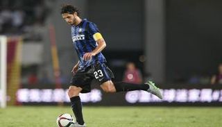 جنوى يطمح لضم مدافع الإنتر "المنبوذ"