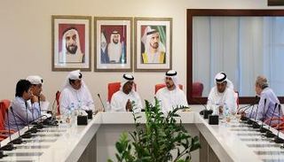 أثناء اجتماع اللجنة بمقر اتحاد الكرة الإماراتي