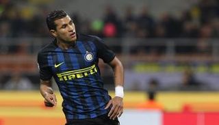 خطوة واحدة تفصل مدافع الإنتر عن فالنسيا