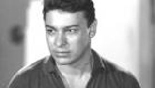 مسدس أحمد رمزي في مزاد لصالح "تحيا مصر"