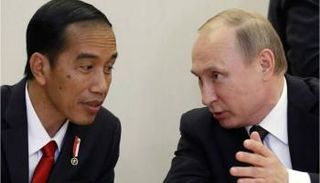 الرئيس الروسي فلاديمير بوتين ونظيره الإندونيسي جوكو فيدودو