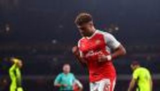 تشامبرلين يغذي شائعات انتقاله إلى ليفربول