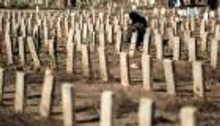 في سوريا ضاقت الأرض بالموتى.. قبور للإيجار بدمشق