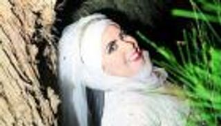 بالصور.. مصرية تحتفل بزفافها دون عريس