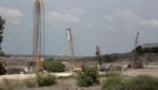 إسرائيل تعزز سياجها الأمني قرب غزة بجدار تحت الأرض