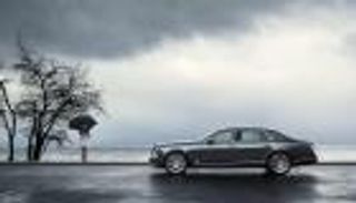 تعرّف كيف تصنع بنتلي سيارتها "مولسان" يدوياً