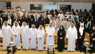 صورة جماعية مع الطلبة في الملتقى السنوي الأول 