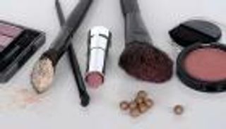 دراسة تحذر.. مستحضرات التجميل منتهية الصلاحية تسبب تسمما بالدم