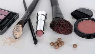 المستحضرات المنتهية تسبب نمو البكتيريا في الجلد 