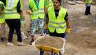 أيادي "سفراء العطاء" البيضاء تمتد بالخير لأطفال زنجبار