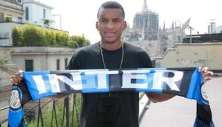 إنتر يضم الظهير البرازيلي هنريكي