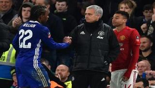 نجم تشيلسي يوضح الفارق بين مورينيو وكونتي