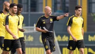 بيتر بوش مع لاعبي دورتموند