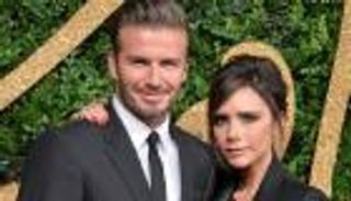 زوجة بيكهام تقاضي مطعم بيتزا