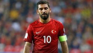 أردا توران يتراجع في اعتزاله الدولي 