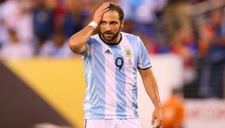 هيجوايين خارج حسابات الأرجنتين أمام أوروجواي