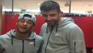 بيكيه: نيمار أبلغني برحيله في زفاف ميسي