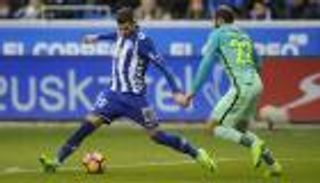 مواجهة خاصة بين فيدال وهيرنانديز في "الكلاسيكو"