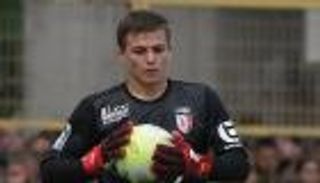 مهاجم ولاعب وسط يحرسان مرمى ليل بالدوري الفرنسي