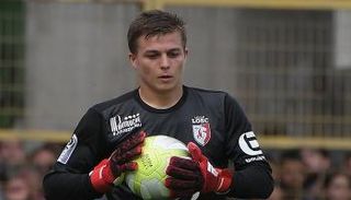 مهاجم ولاعب وسط يحرسان مرمى ليل