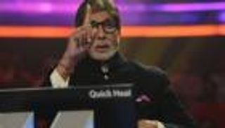 إصابة أميتاب باتشان بكسر في القدم أثناء تصوير فيلمه الجديد