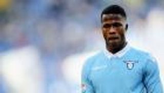 جناح لاتسيو ينتقد استبعاده من السوبر الإيطالي