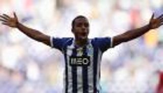 صراع إنجليزي على مدافع بورتو