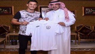 مهاجم الشباب