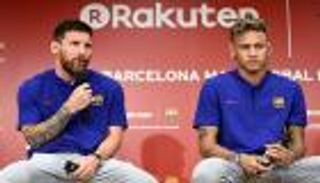 ميسي أغرى نيمار بالكرة الذهبية للبقاء في برشلونة
