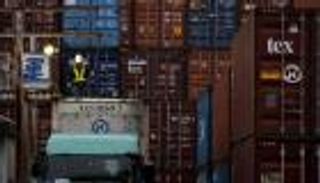  ترامب يقطع إجازته ويصعّد الحرب التجارية ضد الصين