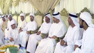 الشيخ عبدالله بن زايد آل نهيان يقدم واجب العزاء لأسرة الشهيد البلوشي