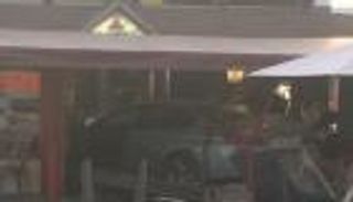 السائق الذي اقتحم مطعما في باريس يعاني "اضطرابات نفسية"