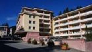 فندق سويسري يطالب اليهود بـ"الاستحمام".. وإسرائيل تحتج