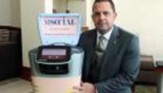 "أورا".. روبوت خدمة الغرف الجديد في سنغافورة