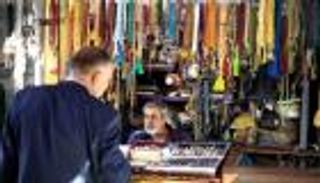 بالصور.. السبح تجارة رائجة في سوق الحراج ببغداد