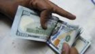 مصر.. الدولار مستقر أمام الجنيه وتوقعات بثبات الفائدة