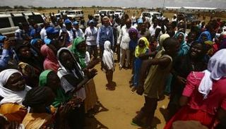 فيليبو جراندي خلال جولته بمخيم لاجئي جنوب السودان