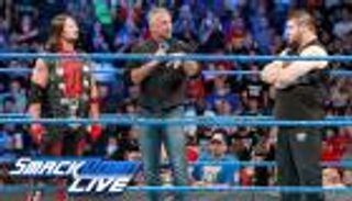 شين ماكمان يفض الاشباك بين أوينز وستايلز ويتلقى ركلة خاطئة