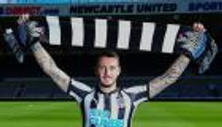نيوكاسل يسترضي بنيتيز بمهاجم ستوك