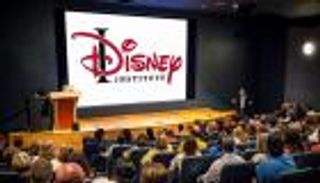 "دبي الذكية" تدرب الموظفين "أبطال السعادة" في "ديزني"