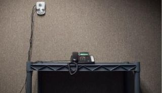 الهاتف داخل مقر 