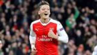 لاعب كريستال بالاس: أوزيل أفضل لاعب في إنجلترا