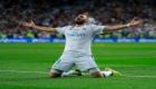 بنزيمة يحرز الهدف 300 في "كلاسيكو البيرنابيو"