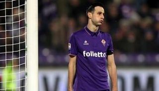 فيورنتينا يجرد "هدف ميلان" من قميصه