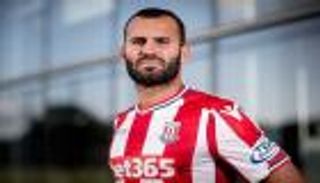 مدرب ستوك يتوقع تألق خيسي في الدوري الإنجليزي