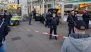 هجوم جديد.. سيارة تدهس شرطيين في برشلونة