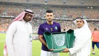 الأهلي يهزم الفتح برباعية في ليلة تكريم السومة