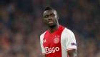 توتنهام يقترب من ضم مدافع أياكس