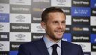 أغلى لاعبي إيفرتون يتطلع لمباراته الأولى