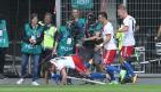 احتفال متهور للاعب هامبورج يتسبب في إصابته